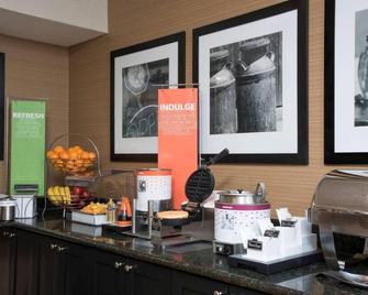 2 Charming Suites Near UM w/ Free Breakfast & Heated Pool, Plus Free Parking - Ann Arbor