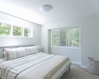 Cozy Tofino Guest House, Walking Distance to the Beach - Tofino - Schlafzimmer