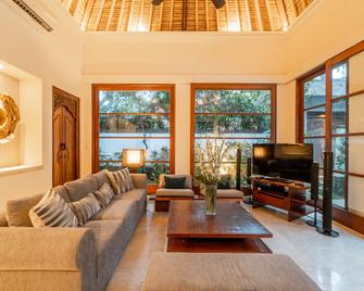 Jimbaran Beach Villas by Nakula - South Kuta - Living room