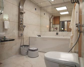 Hotel Bhagyalaxmi Luxury Inn - Ahmedabad - Bad