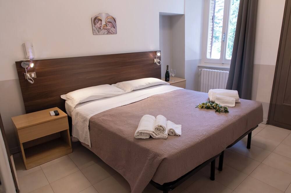 Hotel Il Vicoletto - אסיסי - חדר שינה