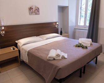Hotel Il Vicoletto - אסיסי - חדר שינה