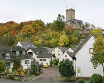 Cozy Apartment In Kerpen With Garden - Kerpen - Edificio