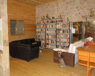 Quad room-Standard-Ensuite-Haute Saône - Anjeux - Sala de estar