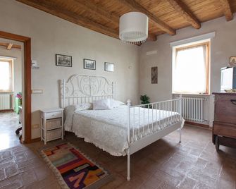 Cascina Serenella B&B - Calcinato - Schlafzimmer