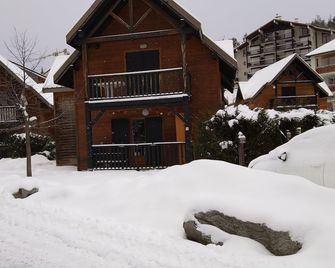 bas de Chalet Avec Jardinet Devant - Saint-Étienne-de-Tinée - Bâtiment