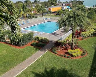 Budgetel Pompano Beach - Pompano Beach - Pool