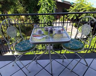 Bed And Breakfast Napoli Peppino's Room - Napels - Balkon