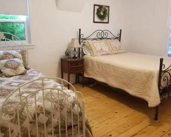 Corner Cottage - Panguitch - Bedroom