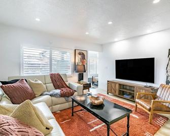 Modern Rustic Stay with Hot Tub near Downtown - Salt Lake City - Salon