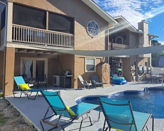 We are the coolest hosts on the planet! You will love it here! - Holiday - Pool