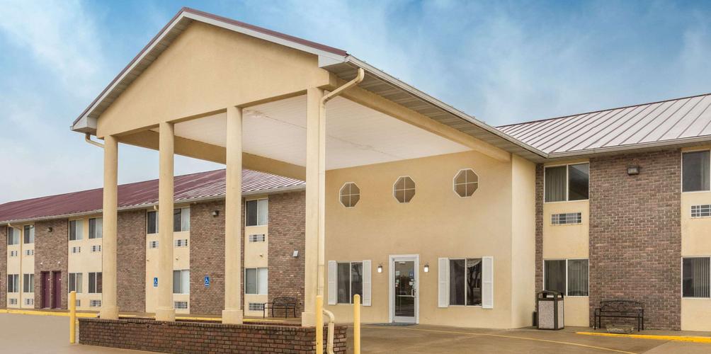 Baymont By Wyndham Bowling Green 56 1 3 2 Bowling Green Hotel Deals Reviews Kayak