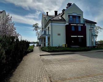 Lakeside Promenade View Studios by BookingHost - Ostróda - Building