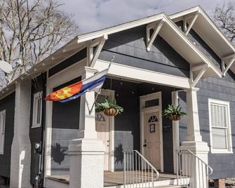 Cozy Lafayette House Fireplace Parking and Comfort - Lafayette - Building