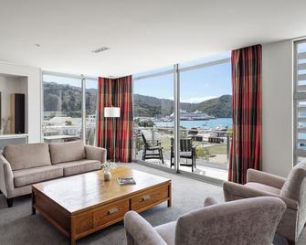 Picton Yacht Club Hotel - Picton - Living room