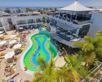 Tasia Maris Oasis - איה נאפה - בריכה