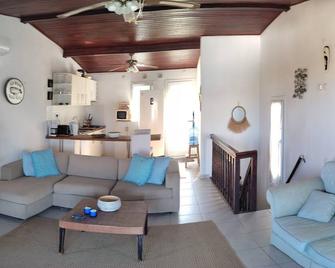 Quiet And Authentic Bodrum House By The Sea! - Güvercinlik