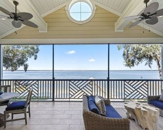 You’ve found the most luxurious lakefront rental in Central Florida! - Weirsdale - Balcony