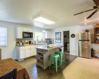 Heron's Hollow 2 bedroom spacious farm stay on 30 acres - Stewartstown - Cocina