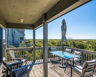 Ocean and waterway-view duplex - pool, beach access, washer/dryer, central AC - Topsail Beach - Balcón