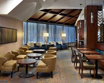 DoubleTree by Hilton Hotel & Conference Centre Regina - Regina - Lounge