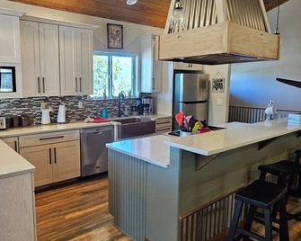 Mountain Meadow, 3-bedroom vacation home, close to RMNP & lakes, Hot tub, W/D - Grand Lake - Cocina