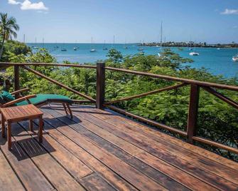 The Sugar Mill Tower - 2 Br Romantic Seaview Retreat - Lance aux Épines - Balcony