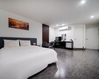 Donghae Shine - Donghae - Camera da letto