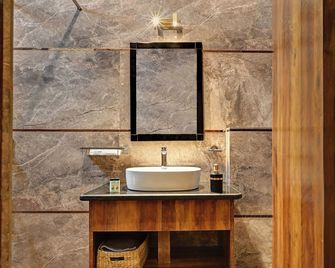 Hotel Sethi Legacy - Haridwar - Bathroom