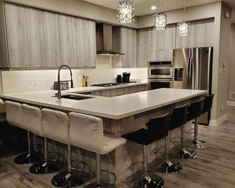 Luxury Custom Built Townhome Muskoka - Bracebridge - Kitchen