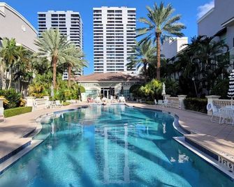 'Deux Rois' aka Two Kings Luxury 2/2 + Pool. Walk to The Square + Beach! - West Palm Beach - Pool