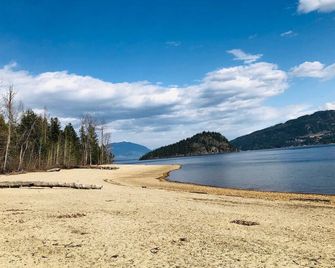 Lakeside Waterfront Saratoga Resort & Marina. Boat Dock Included! - Scotch Creek - Beach