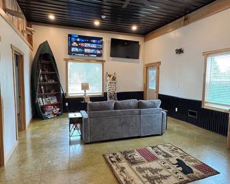 Charming Brando in pleasant in the quiet and secluded woods. - Benzonia - Sala de estar