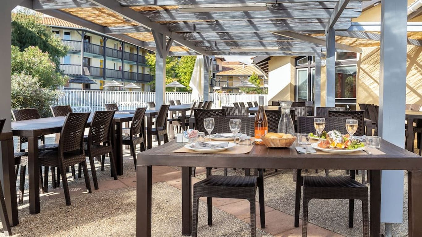 فيليدج فاكانسيس لو جونكا