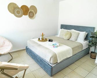 Boho Style with Private Pool, Cozy 3-bedroom house in beautiful Guayama WiFi, AC - Guayama - Bedroom