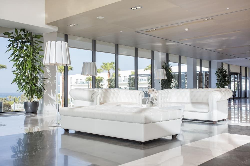 هيبوتلز جران كونيل - كونيل ذي لا فرونتيرا - ردهة