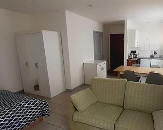 Very nice 35 m² studio on ground floor.wifi, Netflix. - Denain - Salon