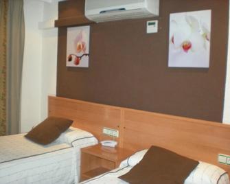 Hotel Sanz - Torremolinos - Bedroom
