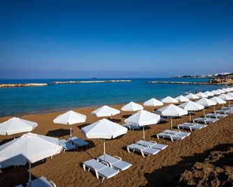 Venus Beach Hotel - Paphos - Beach