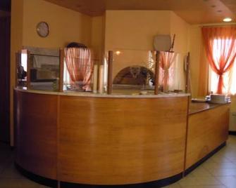 Hotel Xibana - Conselve - Рецепція