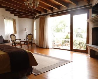 Hotel Casa de La Loma - Morelia - Bedroom