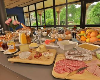 Logis Hotel L'hôtel Des Bains - Salles-La-Source - Salles-la-Source - Buffet