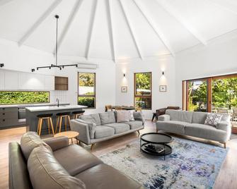 Aireys Inlet Getaway - Aireys Inlet - Living room