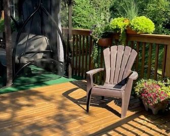 The Gathering Place On Golden Ponds - Coe Hill - Balcony