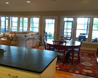 Waterfront w/Deepwater Pier Walking Distance to Downtown Chestertown - Chestertown - Restaurant