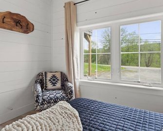 Charming & Freshly Restored Farmhouse 1 mile from center of Stowe - Stowe - Slaapkamer
