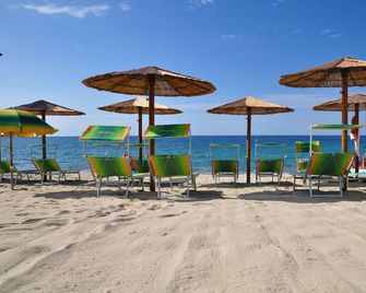 Hotel Su Giganti - Villasimius - Pláž