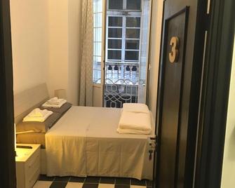 Nik rooms - Genova - Camera da letto