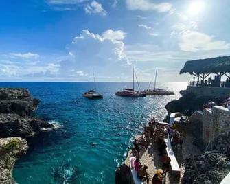 Charela Inn - Negril - Restaurant