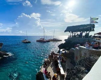 Charela Inn - Negril - Restaurante